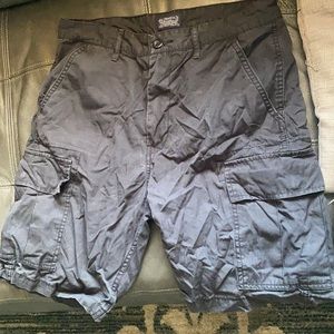Levi’s cargo shorts in black